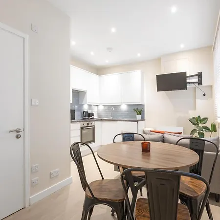Quaint Homes In Chelsea-3
